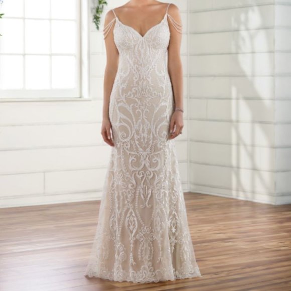 Ivory lace, fitted, triple off-the-shoulder strap - Picture 7 of 8